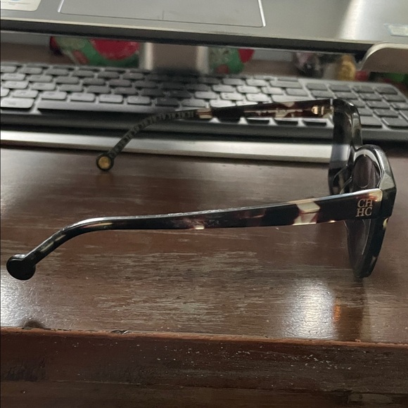 Carolina Herrera SHE745 Tortoise Shell Sunglasses with logo case and cloth - Picture 14 of 15